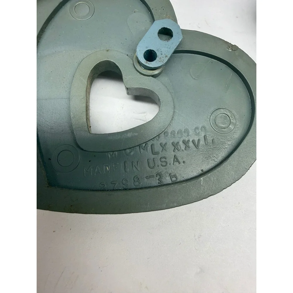 Vintage Syroco Heart Wall Plaques Set of 2 Faux Wood Sage Green 1976 1977 USA